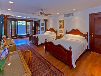 Diamond Head  Beachfront Luxury Vacation Rental Home